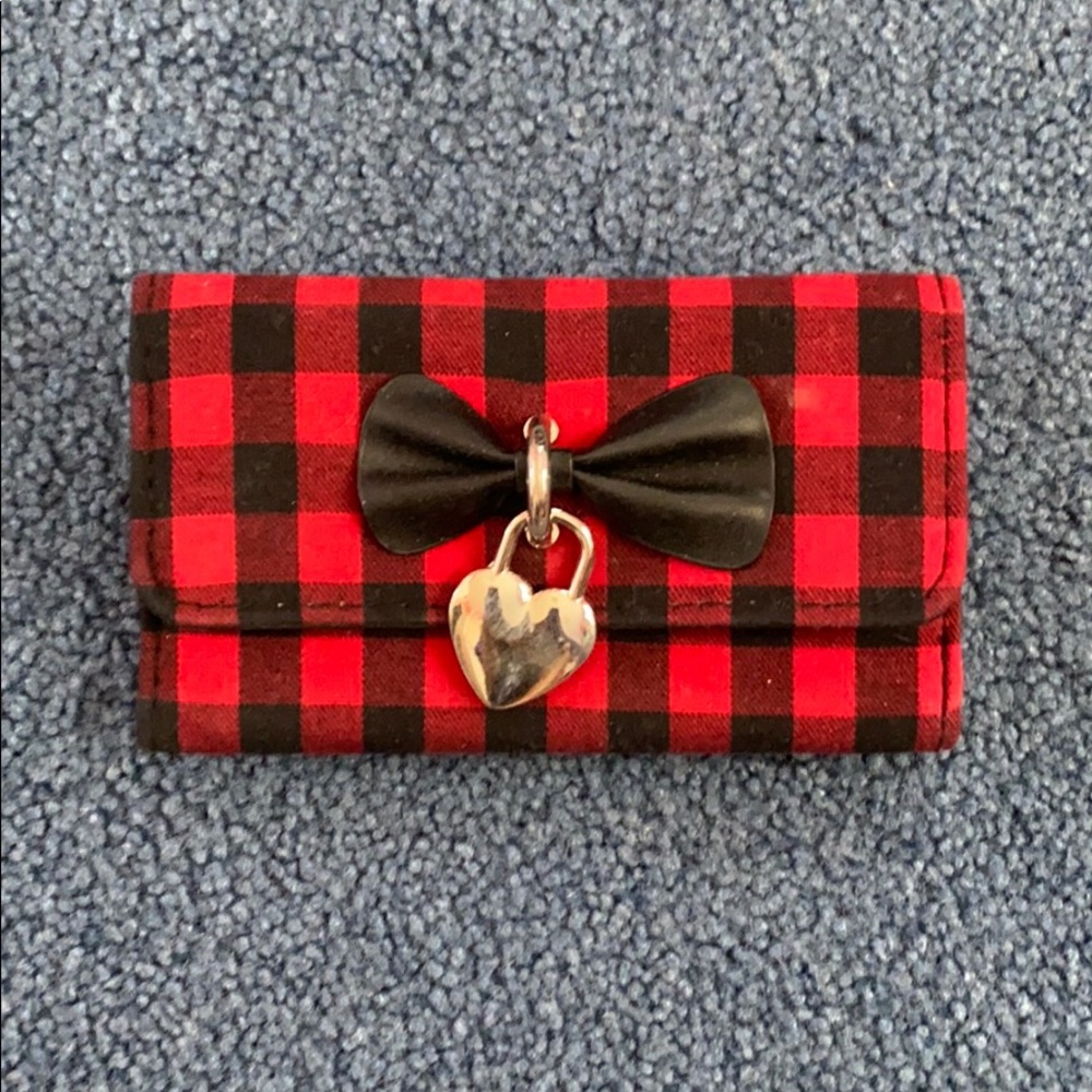 Red and black plaid wallet with bow and heart